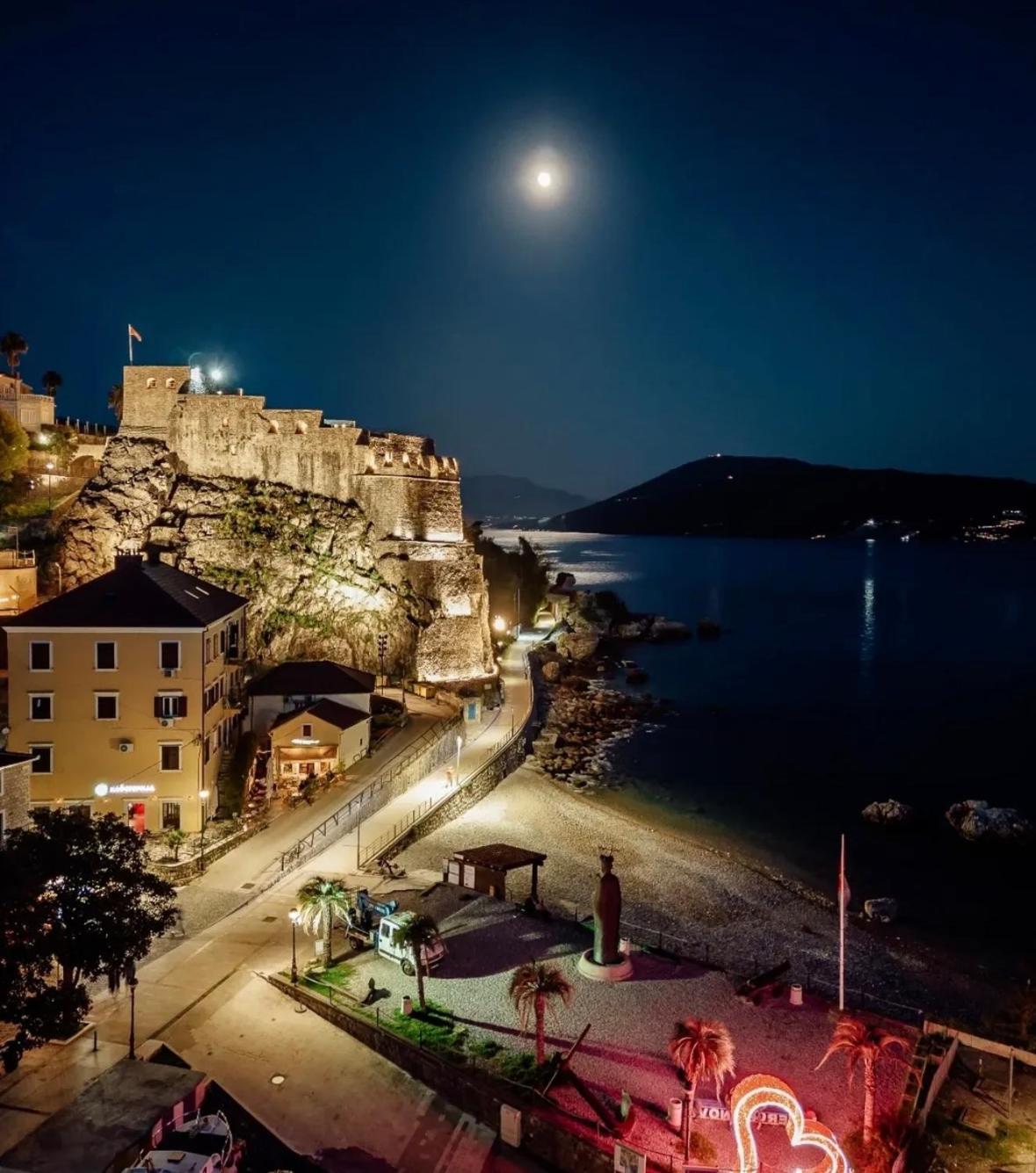 City Port Apartment Herceg Novi Esterno foto